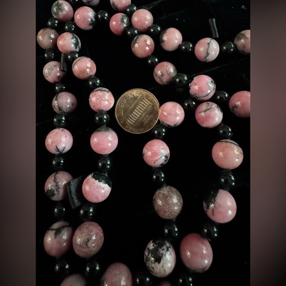 Genuine Rhodonite & black onyx bead necklace 26” long - Picture 2 of 3